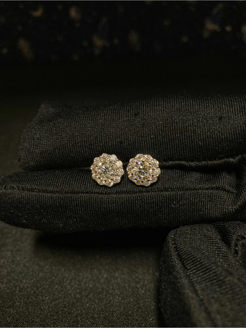 ✨ BRAND NEW 925 STERLING SILVER MOISSANITE EARRINGS ✨